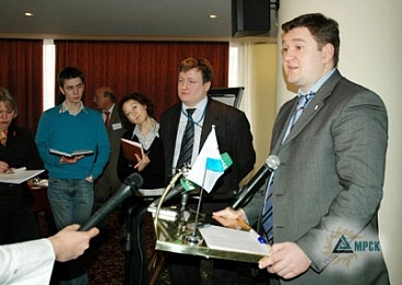 Е.А. Бронников выступает перед журналистами
