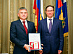 Руководитель Ростехнадзора Алексей Алёшин наградил главу «Россети Центр» Игоря Маковского юбилейной медалью ведомства